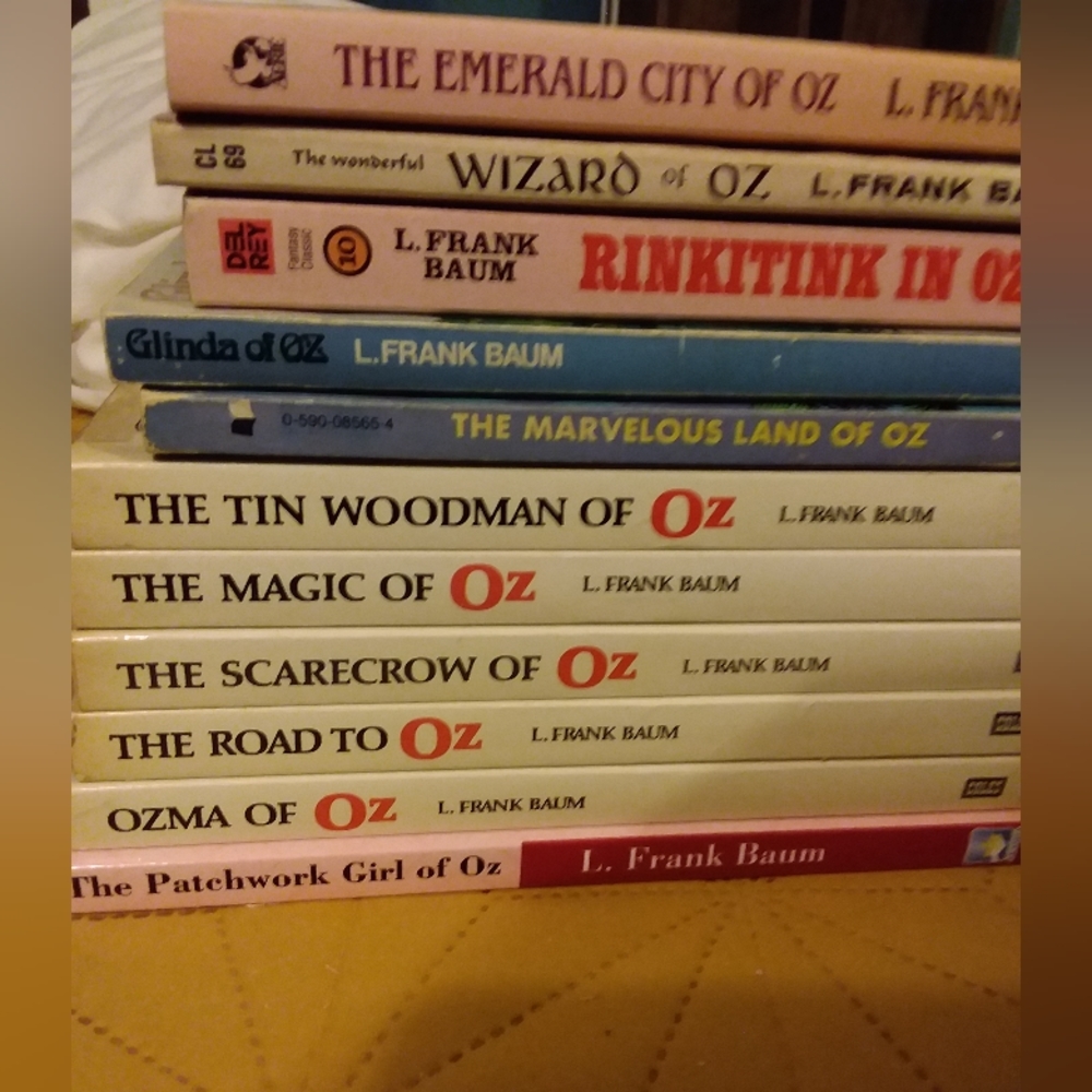 Lot of 11 Oz Books